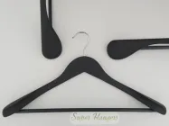 Плічка вішалки Soft 45 см чорні дерев'яні прогумовані широкі