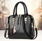 Жіноча сумочка OEM сумка в стилі шкіра рептилії з брелоком чорна (0664Ч)