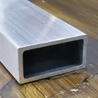 Труба профільна прямокутна із алюмінію 50х20х2 без покриття, деталь 0,5 метри