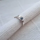 Срібна каблучка DIVA Вузол удачі з чорним фіанітом 16,5