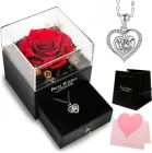 Вічна справжня червона троянда в подарунковій коробці із намистом