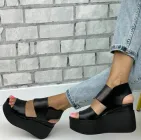 Стильні жіночі босоніжки на танкетці колір чорний натуральна шкіра розмір 36 (23,5 см) (29452)