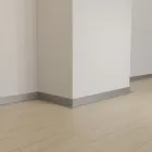 Мікроплінтус алюмінієвий 22 мм SVM-217S Thinline + пружини монтажні (2600 мм), Анод Срібло