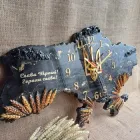 Годинник 50х32 см настінний з епоксидної смоли ручної роботи "Карта України" з колосками та гербом (ЧЕС00000044)