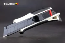 Ніж будівельний сегментний безпечний ТAJIMA DORAFIN DFC-L579SW 18 мм автоматичний фіксатор 1101-2002