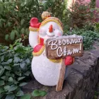 Новорічна фігура Сніговик у червоному з табличкою "Веселих свят!" (35×23×21 см), новорічний декор на вулицю