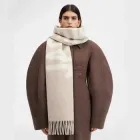 Жіночий шарф з логотипом JACQUEMUS з бахромою Бежевий