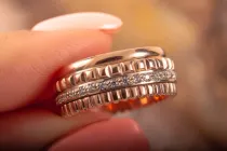 Обручальне кільце з червоного і білого золота з фіанітами OK-0017