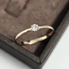 Заручальна каблучка золота тонка з білим камінцем 16 розмір