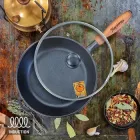 Сковорода Maysternya Ø 28см, h - 6см чавунна із дерев'яною ручкою зі скляною кришкою. Вага 3,9кг (Т306С3)