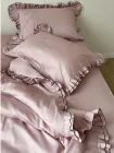 Комплект постільної білизни Cozy з рюшами рожевий з чорним кантом Для немовлят 90*120 см, простирадло 60*120*12 см на резинці
