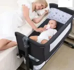 Багатофункціональне дитяче приставне ліжечко-гойдалка з пеленалним столиком