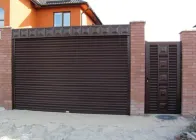 Сталеві рулонні автоматичні в'їзні ворота TM Hardwick ш3000мм, в2500 мм