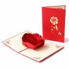 Подарункова вітальна листівка «Червона троянда» з об'ємним квітковим візерунком.