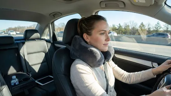 Подушка для шиї в авто: коли вона дійсно необхідна