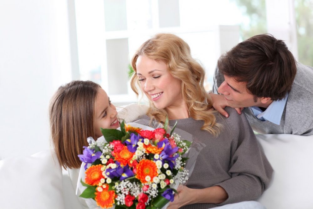 Какие цветы дарить девушке