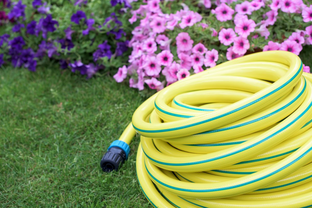 Катушки и тележки для садового шланга — предназначение, преимущества использования